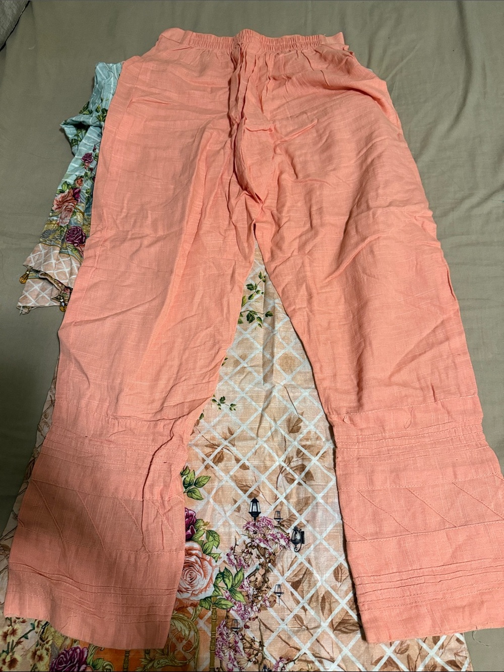 Floral Embellished Kurta Set with Peach Trousers - Picture 7 of 9